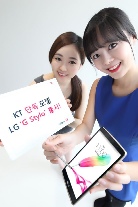 "KT는 LG전자의 ‘G Stylo’를 전국 올레 매장과 올레샵(shop.olleh.com)을 통해 출시하고