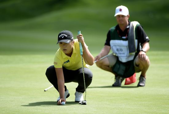 28알(한국시간) 끝난 LPGA 투어 KIA 클래식 최종일 경기에서 퍼팅라인을 살피는 리디아 고. LPGA제공