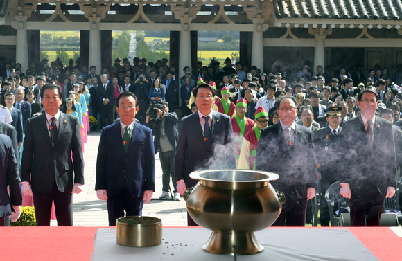 경상북도는 7일 경주 통일전에서 ‘통일서원제’를 봉행했다. <사진=경상북도>