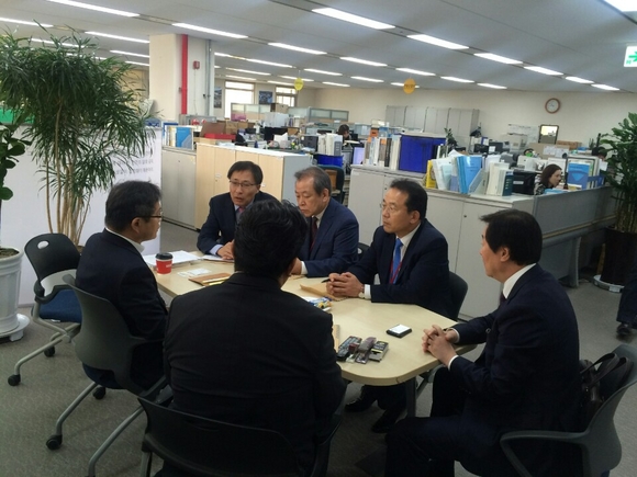 경북도와 경주지역 관광업계 관계자들이 문화체육관광부를 방문해 경주관광객 유치 협조를 요청하고 있다. <사진=경상북도>