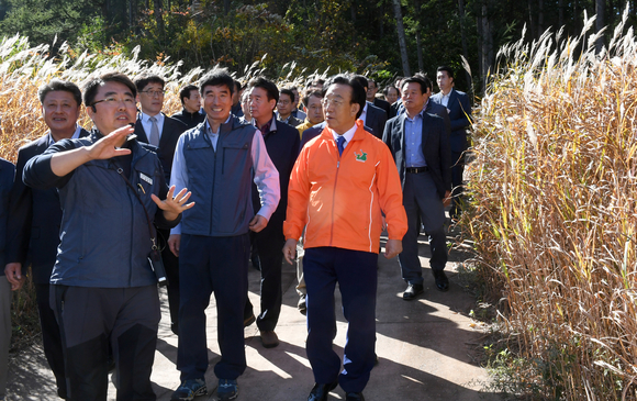 백두대간 산림비즈니스 활성화를 위한 현장간부회의 장면. <사진=경상북도>