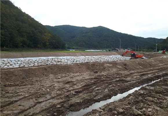 자연재해를 예방하기 위한 하천개수 공사. 경상북도 제공.