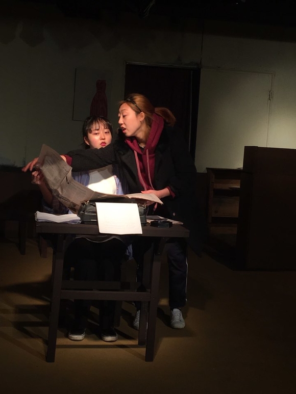 무료로 공연되는 ‘엄마는 오십에 바다를 발견했다’ 공연 장면. 대경대 제공.