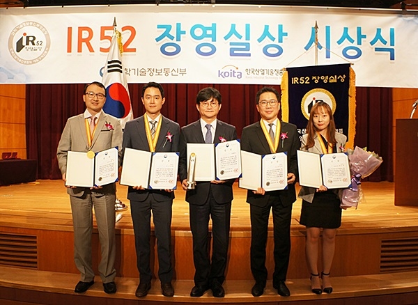 사진설명: 왼쪽부터 라파스 김홍기 이사, 김정동 기술총괄이사, 정도현 대표이사, 신주엽 이사, 박소현 책임연구원(제공: 라파스)