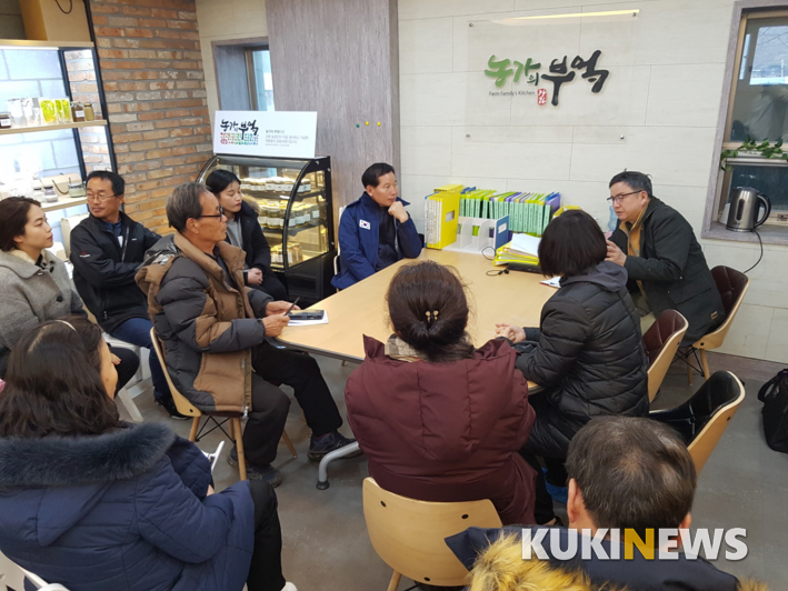 1인 창조기업 비즈니스센터 회의 장면