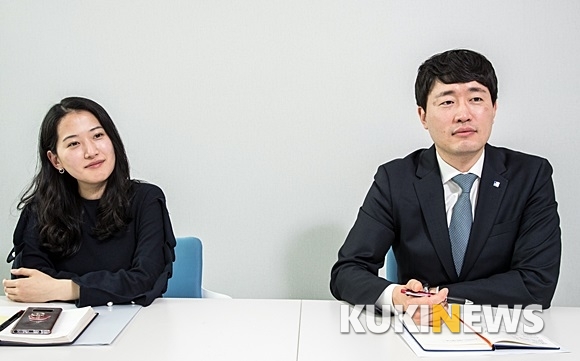 사진= 한국BMS제약 노선아 차장(좌)과 한국오노약품공업 조성현 과장