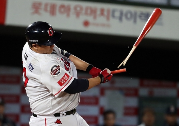 9년 연속 200루타를 기록한 이대호. <사진=연합뉴스>