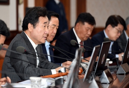 이낙연 국무총리가 18일 세종로 정부서울청사에서 열린 제40회 국무회의를 주재, 모두발언을 하고 있다. , 출처= 국무조정실 국무총리비서실