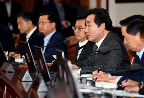 이낙연 국무총리가 18일 세종로 정부서울청사에서 열린 제40회 국무회의를 주재, 모두발언을 하고 있다. , 출처= 국무조정실 국무총리비서실