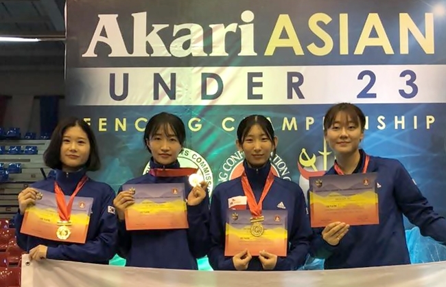 여자 에페 단체전에서 우승한 김채린, 민지원, 공주은, 소미란 선수 <사진=대한펜싱협회 연합뉴스>