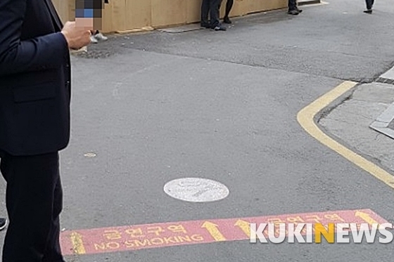 사진설명= 갈수록 흡연공간이 줄어들고 잇어 금연을 결심하는 사람도 늘고 있다.