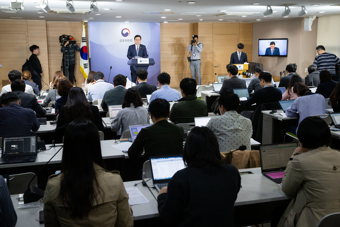 최종구 금융위원장의 20일 사전브리핑 현장