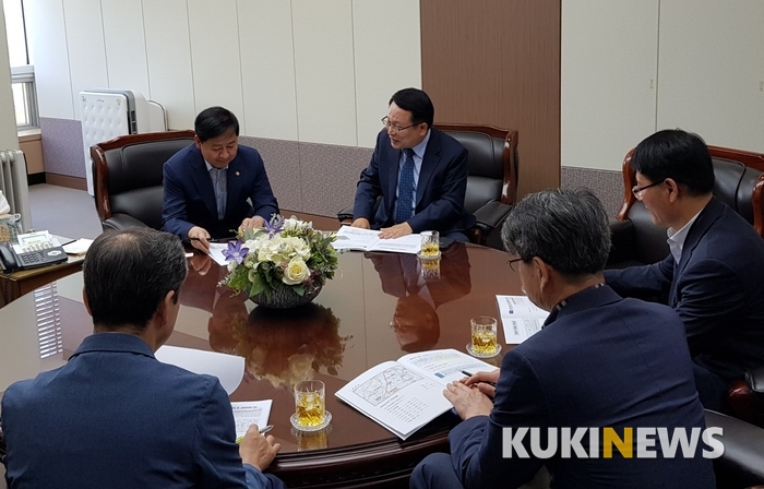 정헌율 익산시장은 20일 간부들과 함께 기획재정부를 방문, 구윤철 제2차관 등을 대상으로 국가예산 확보전을 전개했다.