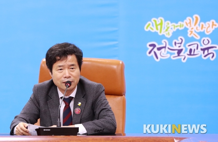 김승환 교육감은 20일 확대간부회의에서 잼버리대회를 앞두고 혁신적인 지원방안을 요구했다.