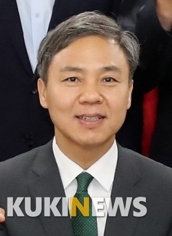 김승수 전주시장. 이번 여론조사에서 젊은 층의 직무수행 평가가 혹독했다.