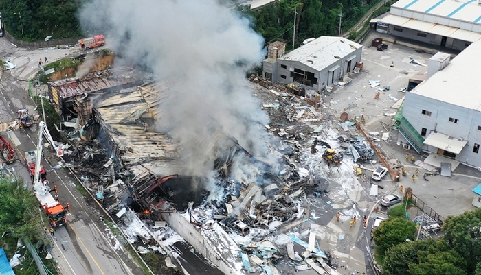 안성시 생활용품 제조공장 화재현장. 사진=경기도소방재난본부, 연합뉴스