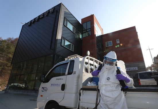 확진자 무더기로 나온 봉화 푸른요양원. 사진=연합뉴스