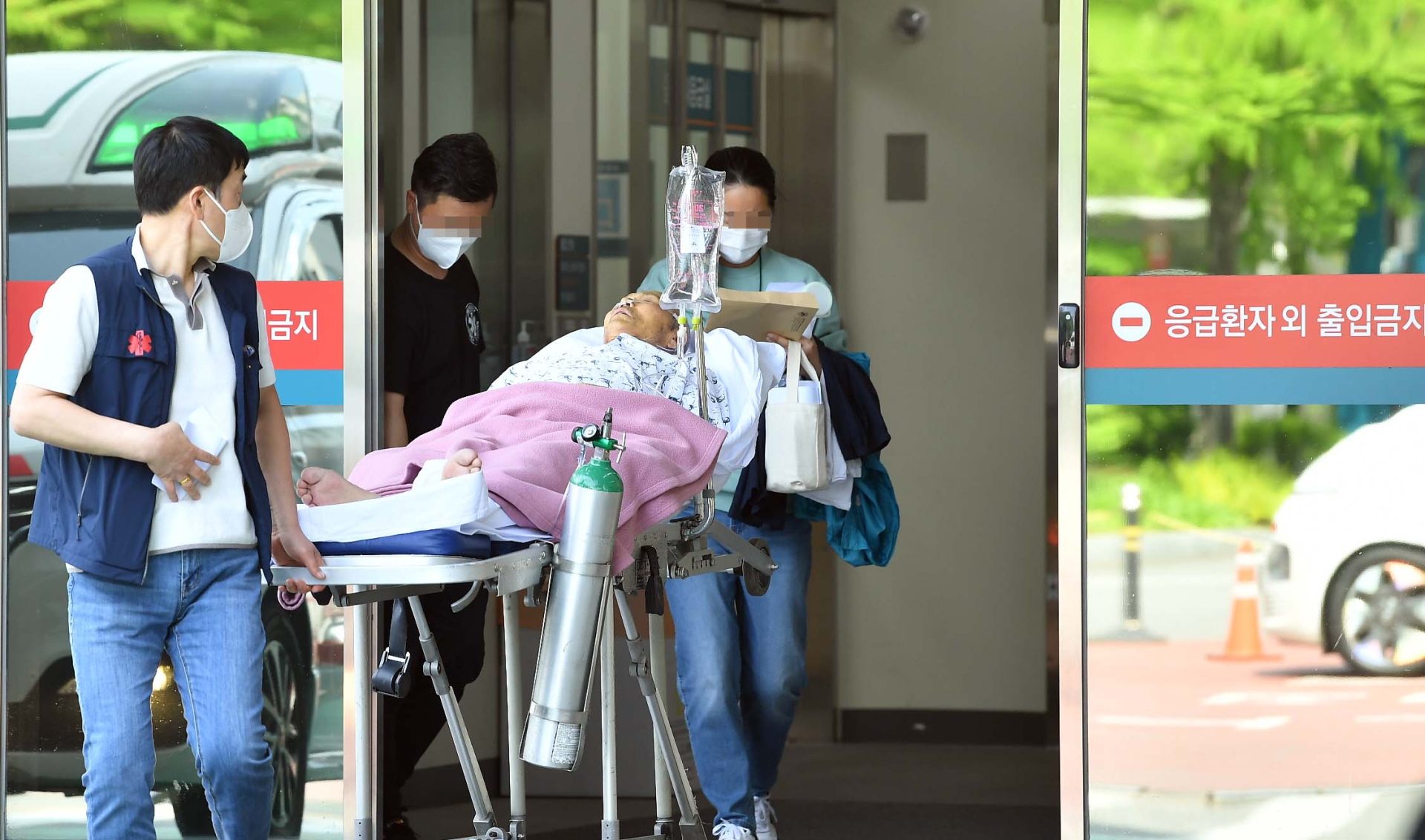 “국민 5명 중 1명 ‘응급실 뺑뺑이’ 경험…지역의사제 찬성 77%”